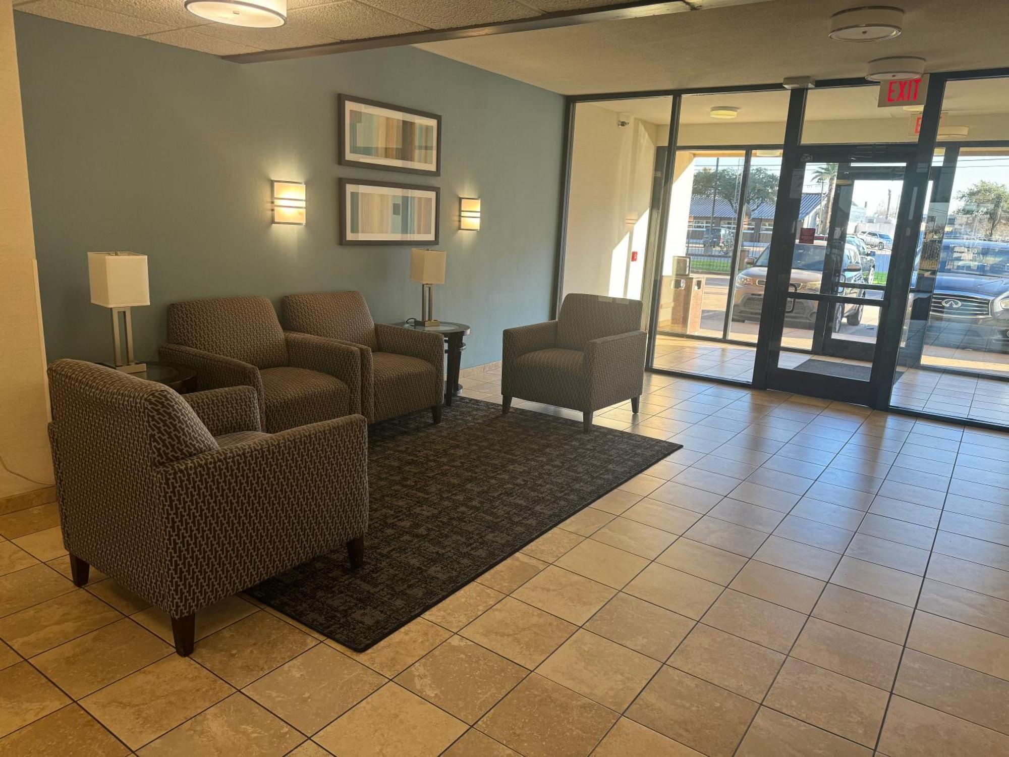 Sonesta Essential Houston Hobby Airport Hotel Exterior photo