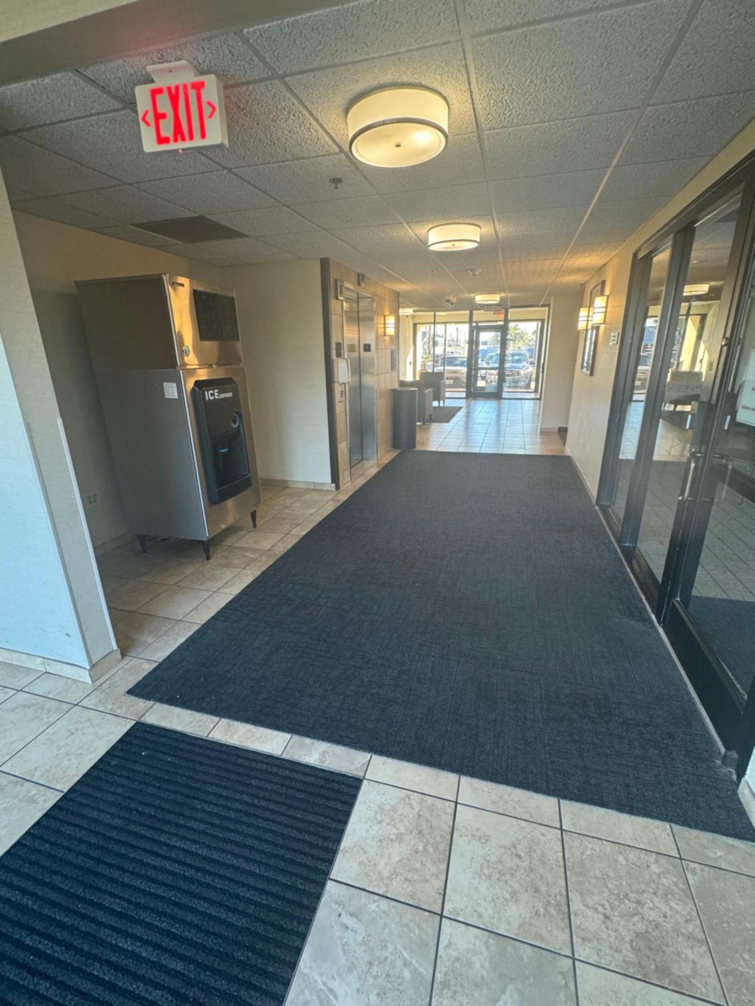 Sonesta Essential Houston Hobby Airport Hotel Exterior photo