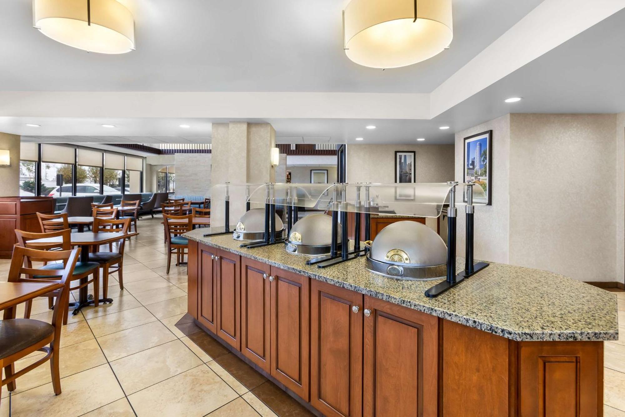 Sonesta Essential Houston Hobby Airport Hotel Exterior photo