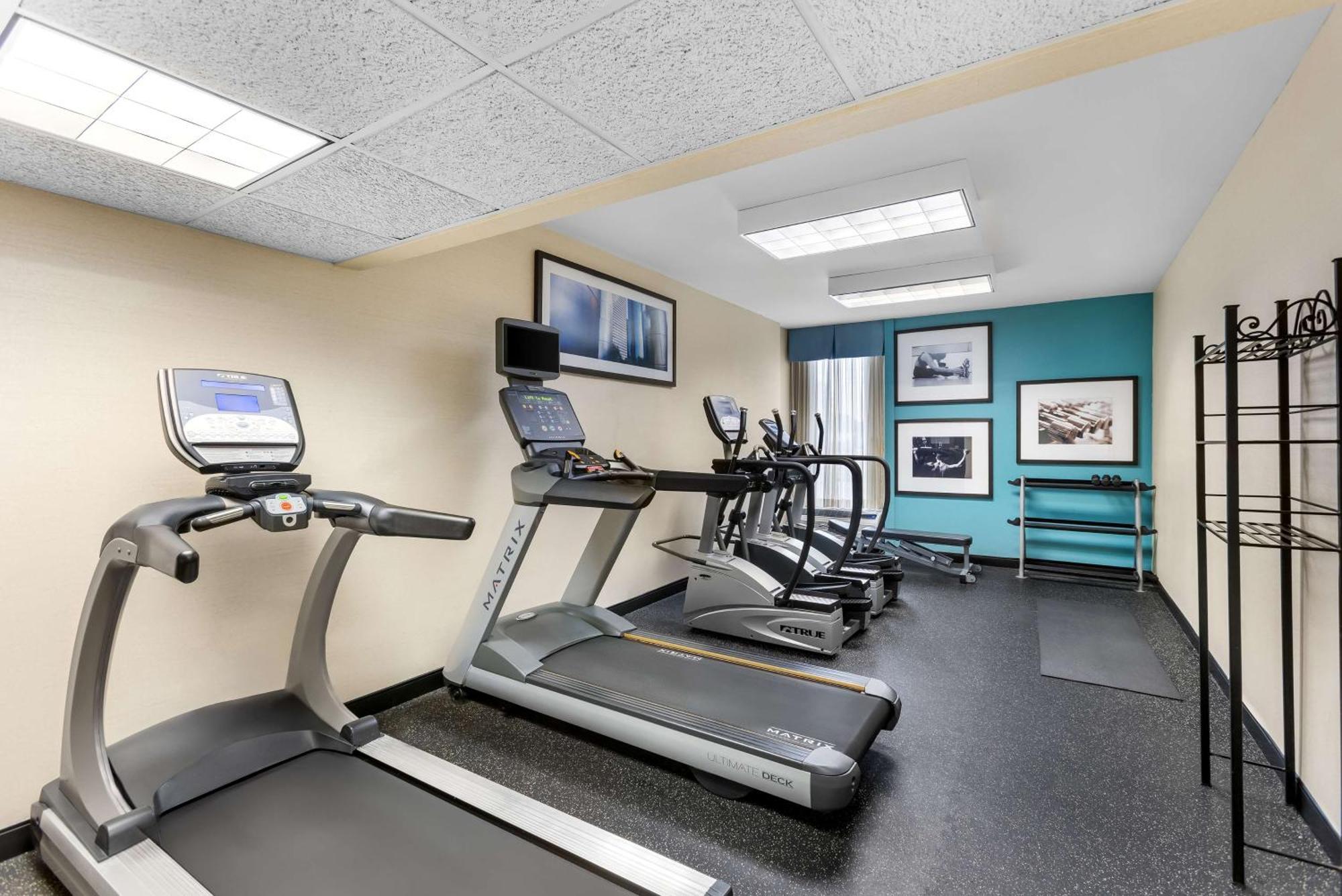 Sonesta Essential Houston Hobby Airport Hotel Exterior photo