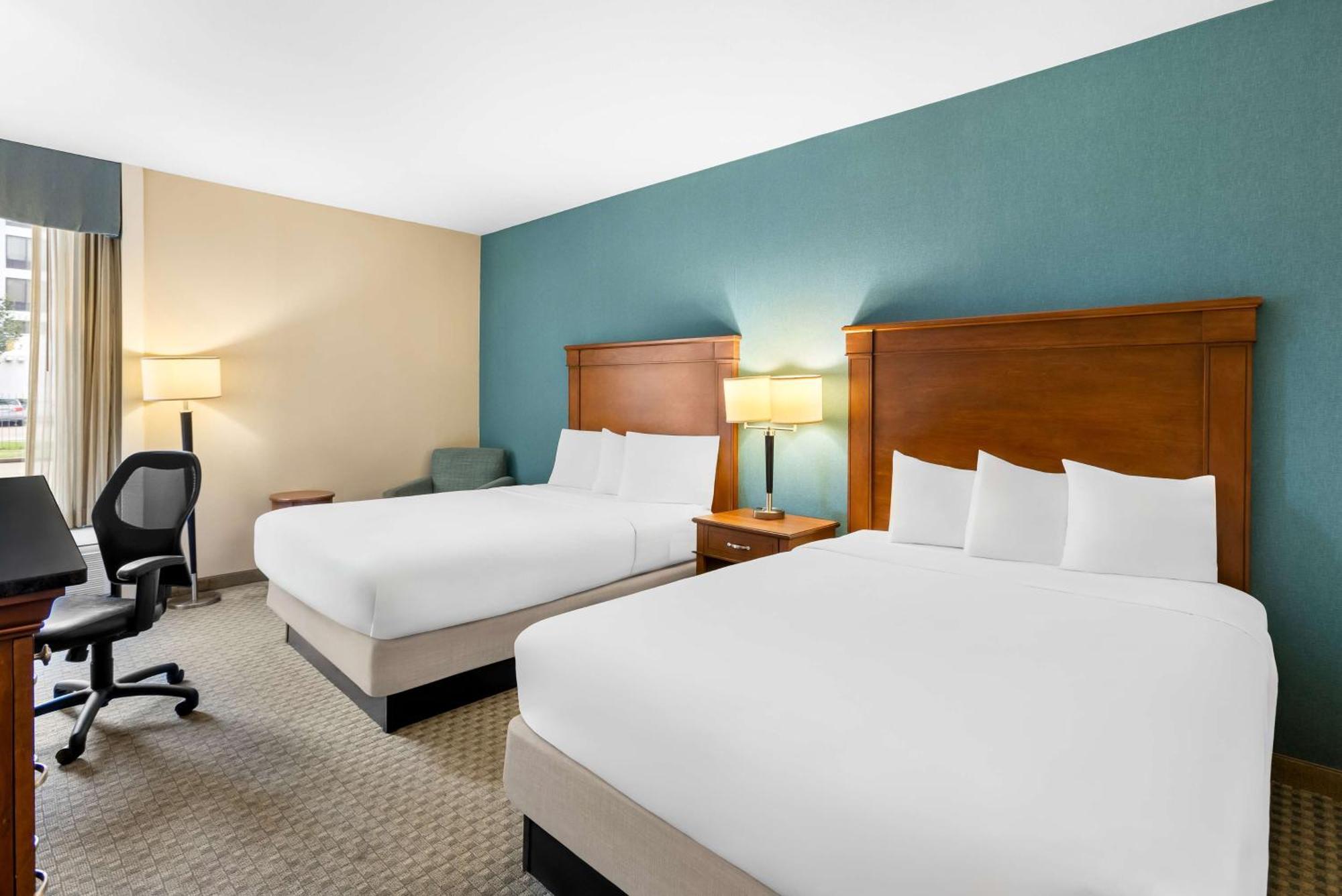 Sonesta Essential Houston Hobby Airport Hotel Exterior photo