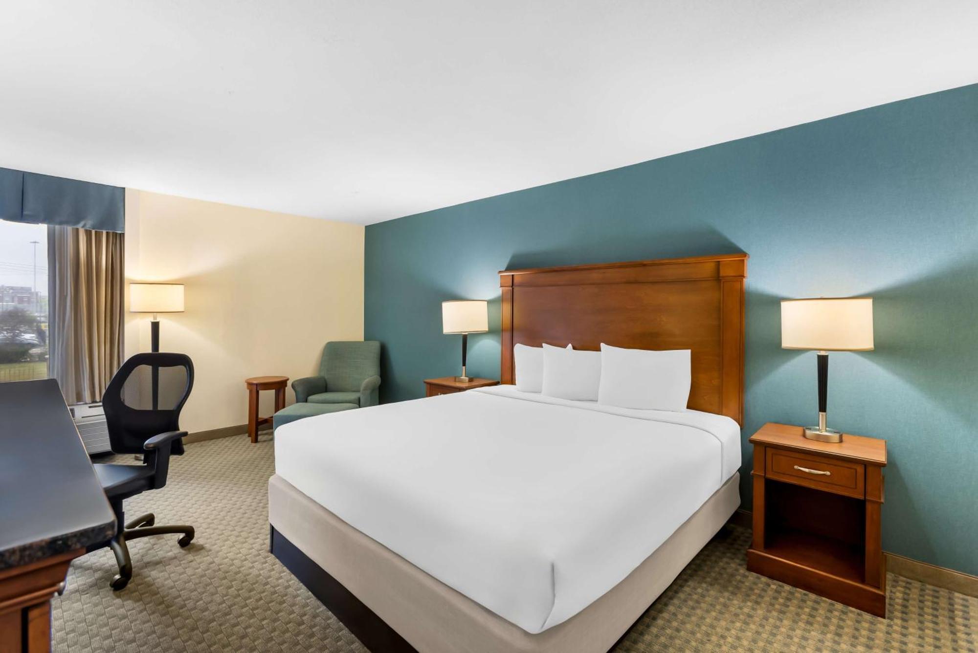 Sonesta Essential Houston Hobby Airport Hotel Exterior photo