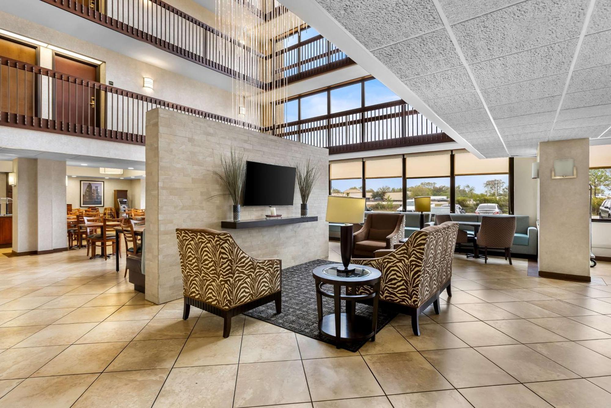 Sonesta Essential Houston Hobby Airport Hotel Exterior photo