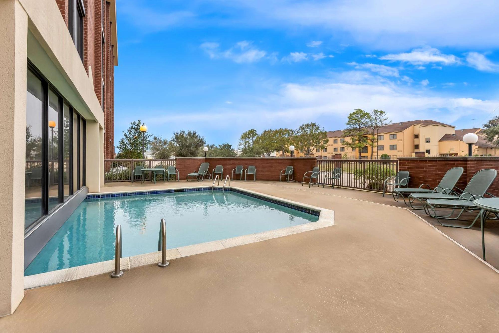 Sonesta Essential Houston Hobby Airport Hotel Exterior photo