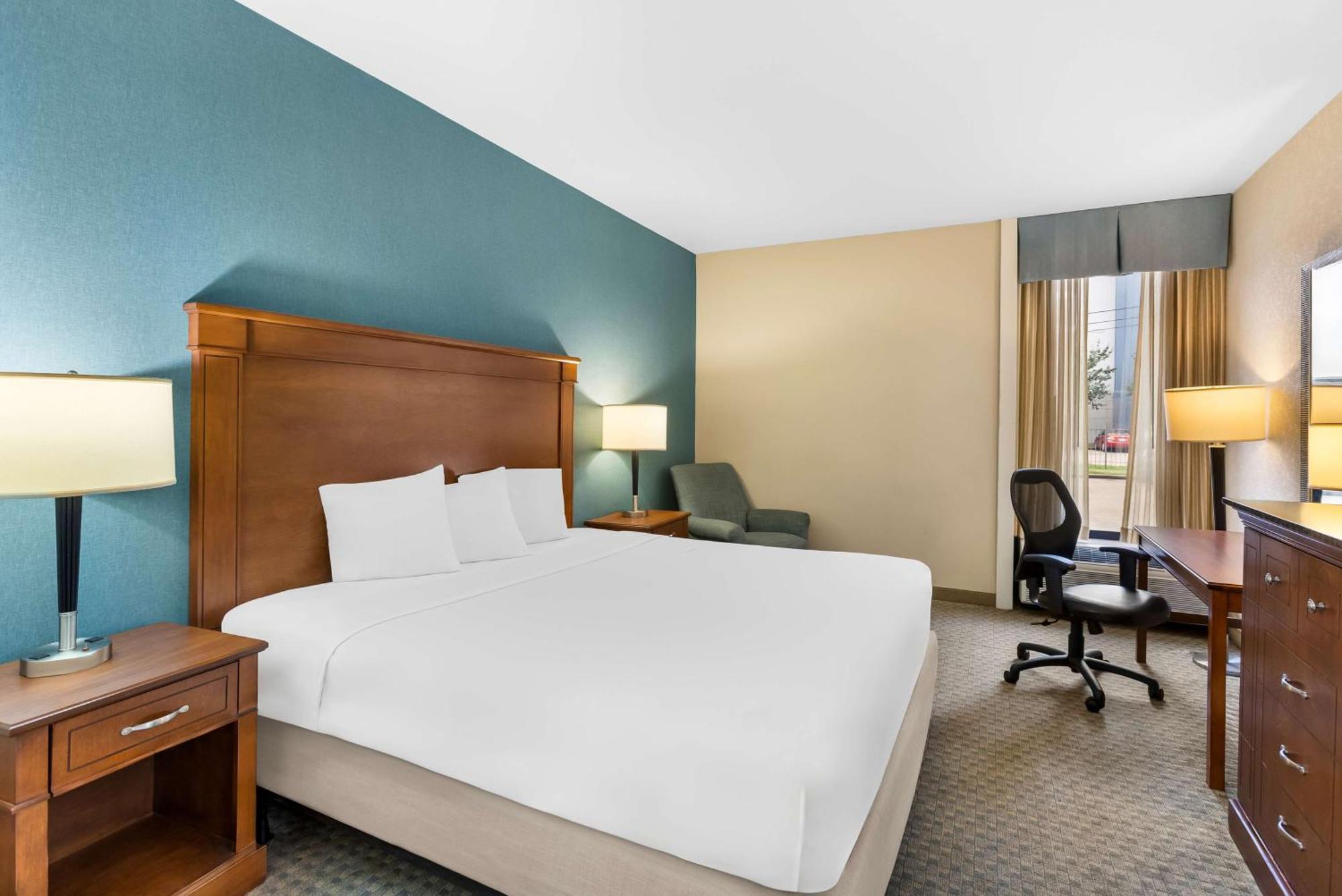 Sonesta Essential Houston Hobby Airport Hotel Exterior photo