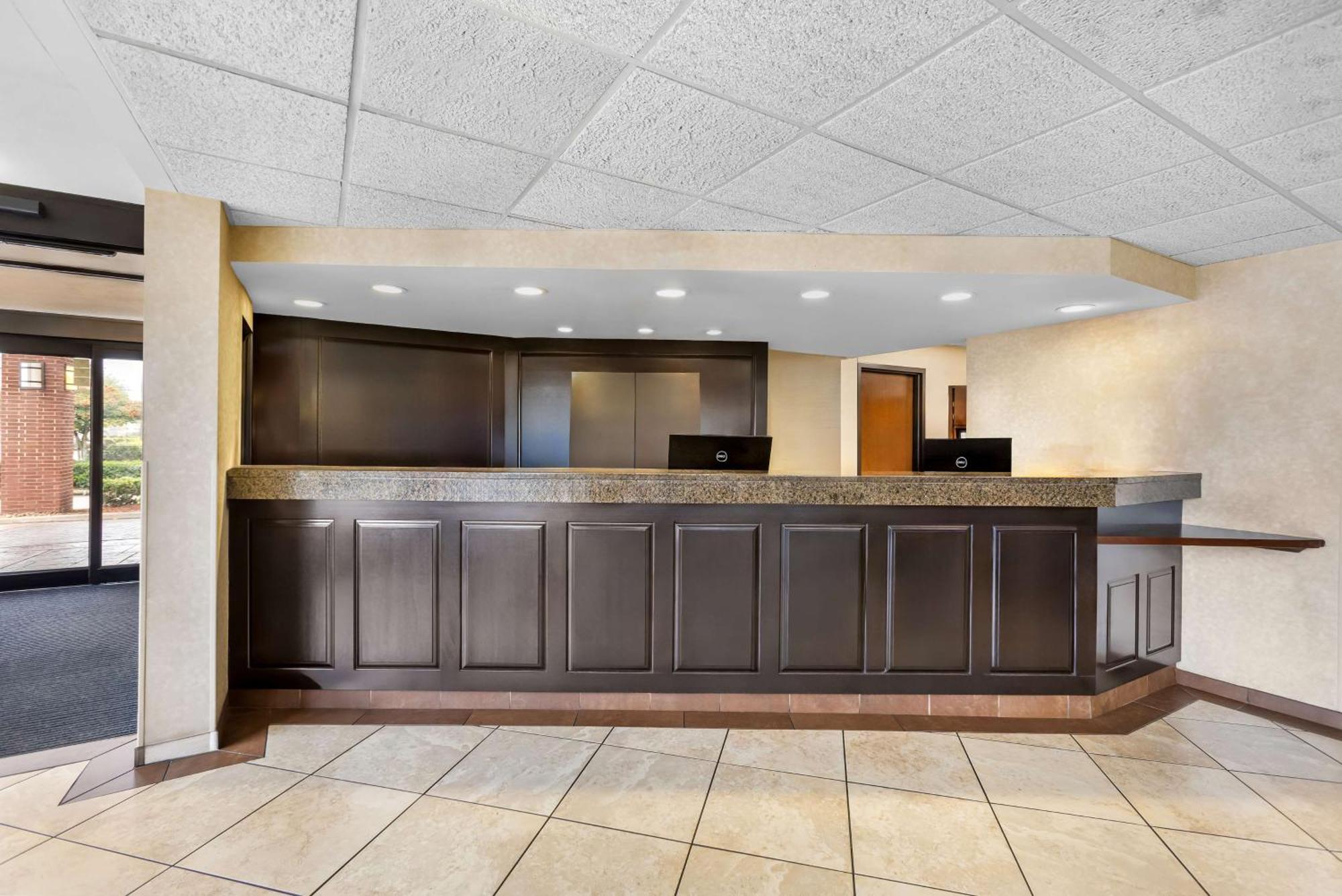 Sonesta Essential Houston Hobby Airport Hotel Exterior photo